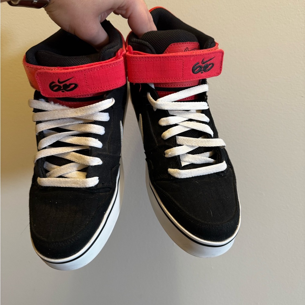 Size 9 men neon orange Nike mid top